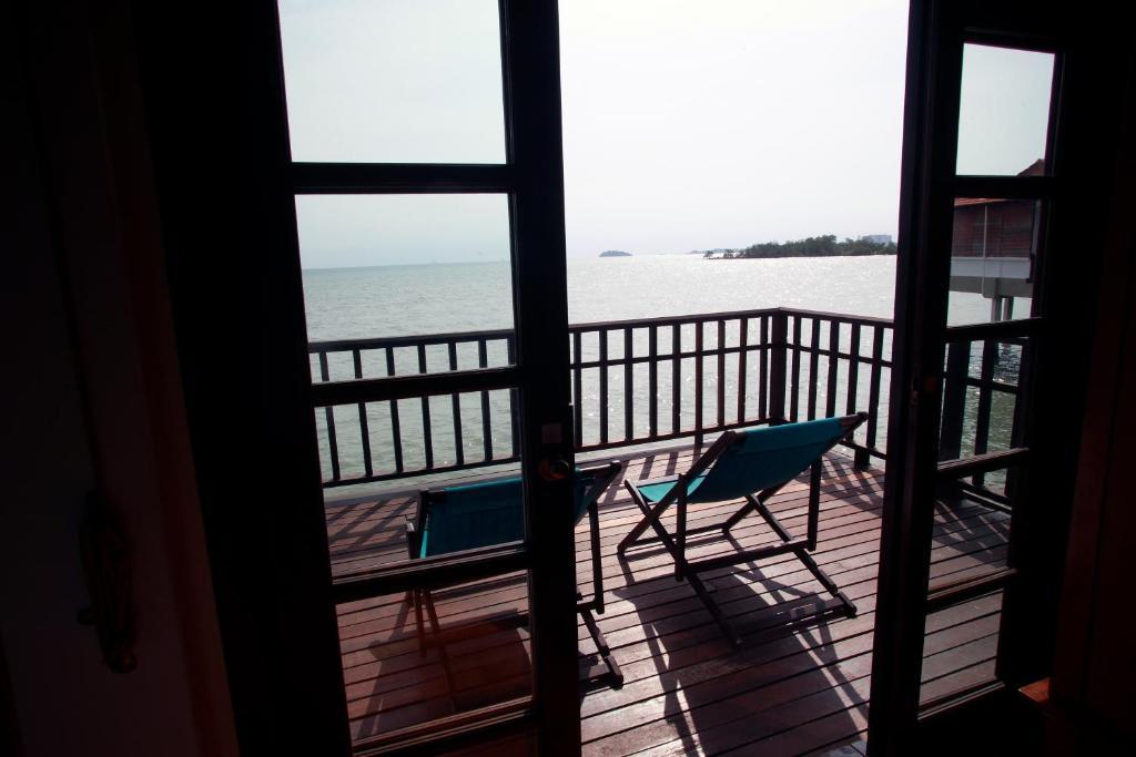 Premium Water Chalet,791832363:JPEG
